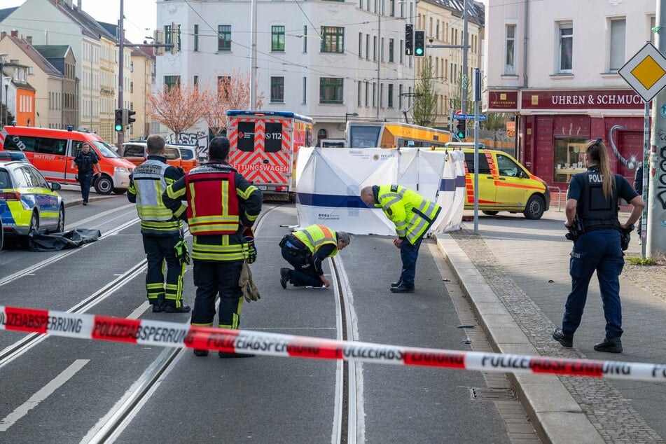 Die Ermittlungen zu dem Unfall laufen. Noch am Samstag sicherte die Polizei vor Ort Spuren.