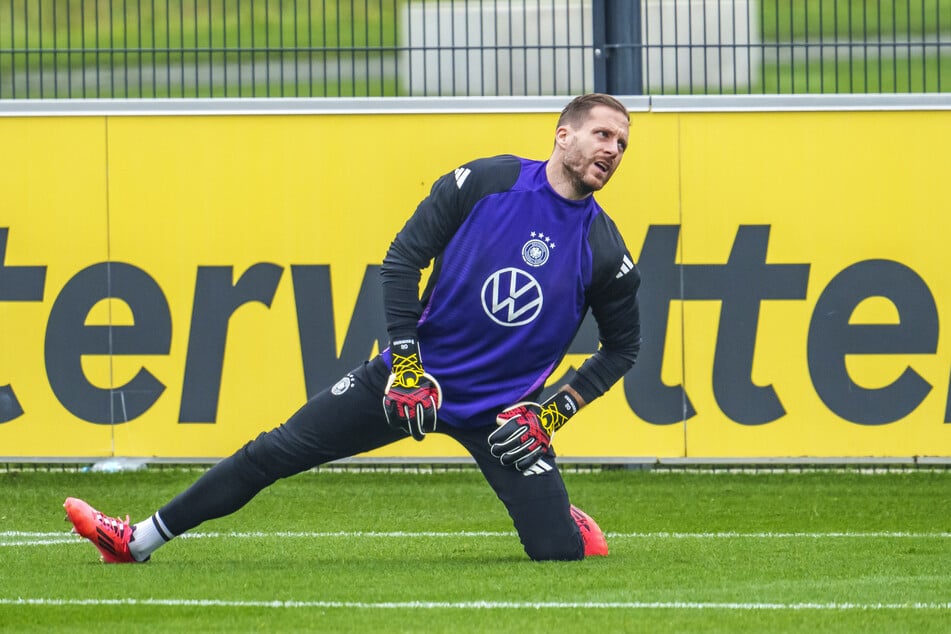 Nationalkeeper Oliver Baumann (34) ist bis "auf Weiteres" zum Zuschauen verdammt.