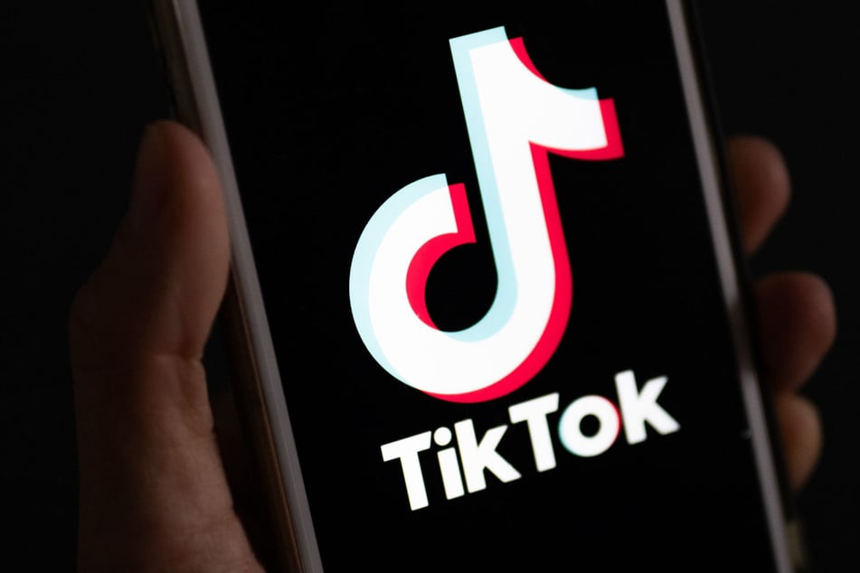 Über TikTok verriet ein Flüchtiger der Polizei, wo er sich gerade versteckte. (Symbolfoto)