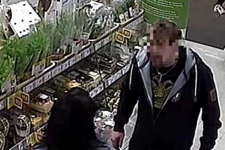Kunden ins Gesicht geschlagen: Maskengegner stellt sich selbst der Polizei