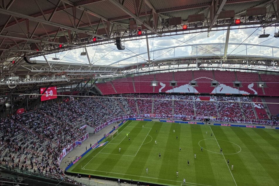 Zur Saisoneröffnung haben knapp über 20.000 Fans den Weg in die Red Bull Arena gefunden.
