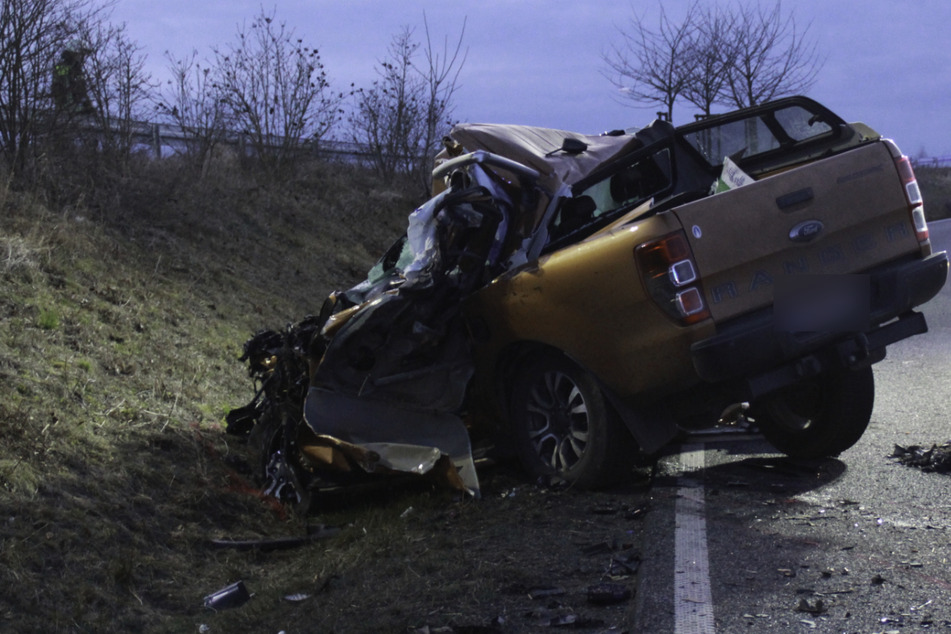 Die Fahrerin des Ford Ranger starb noch an der Unfallstelle.