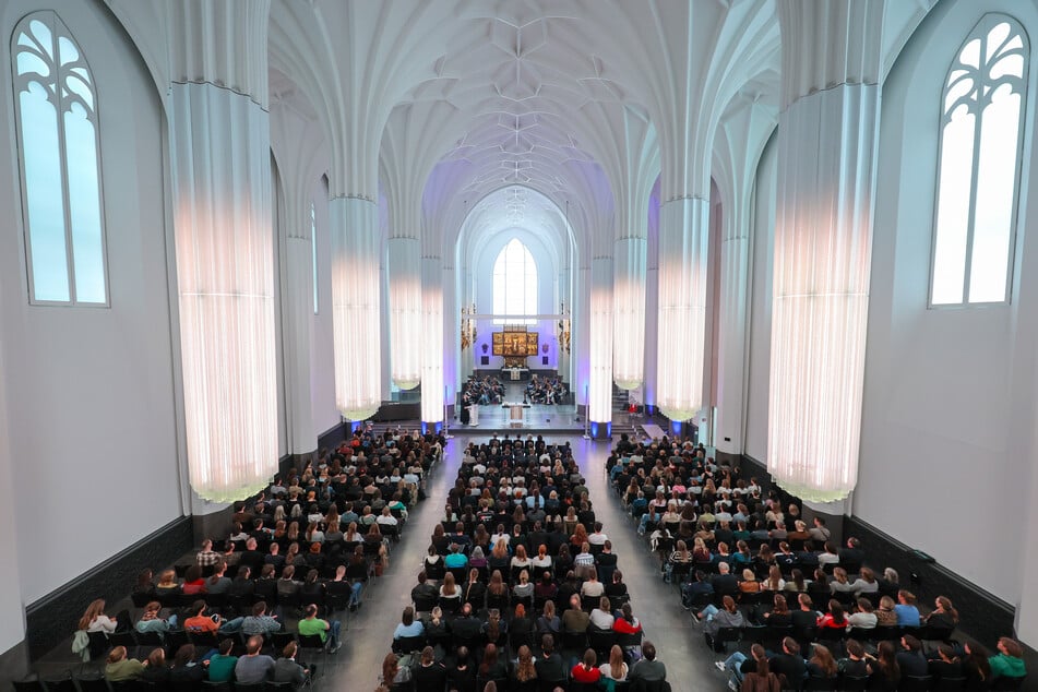 Die Universitätskirche St. Pauli war während der Andacht bis auf den letzten Platz belegt.