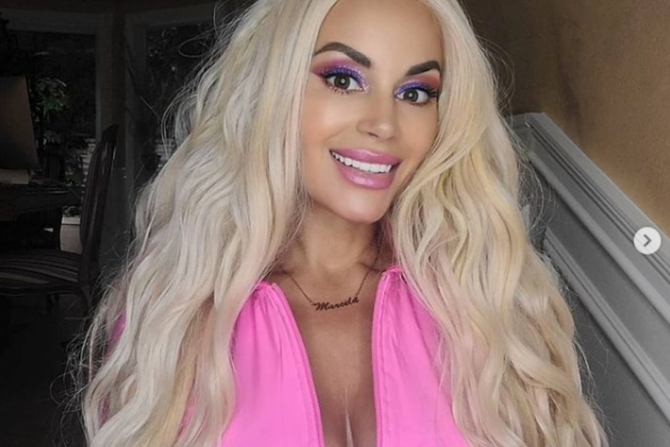 Die 44-Jährige bezeichnet sich selbst als "menschliche Barbie".