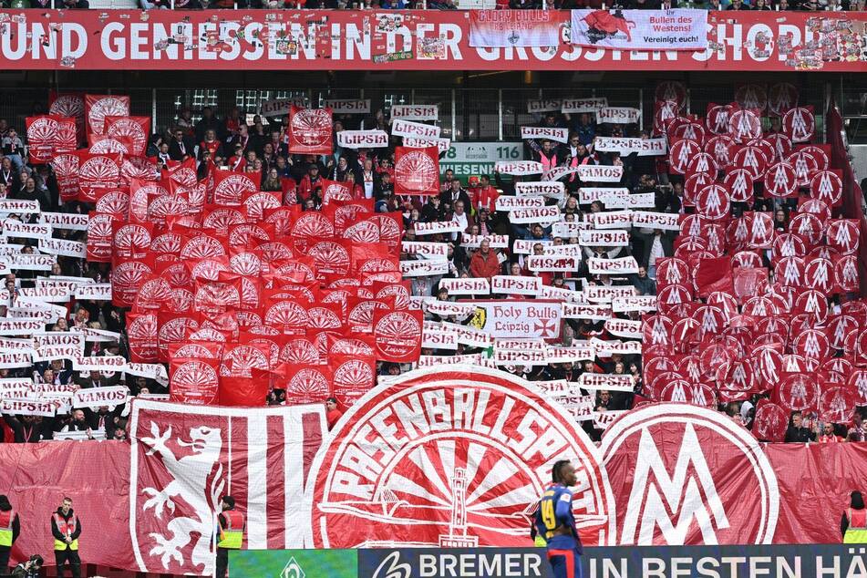 1600 Leipziger Fans haben sich mit auf den Weg nach Bremen gemacht.
