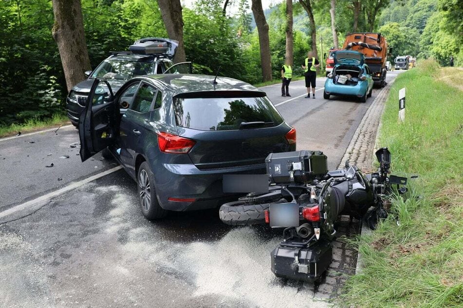 Auch ein Motorrad war in den Unfall verwickelt.