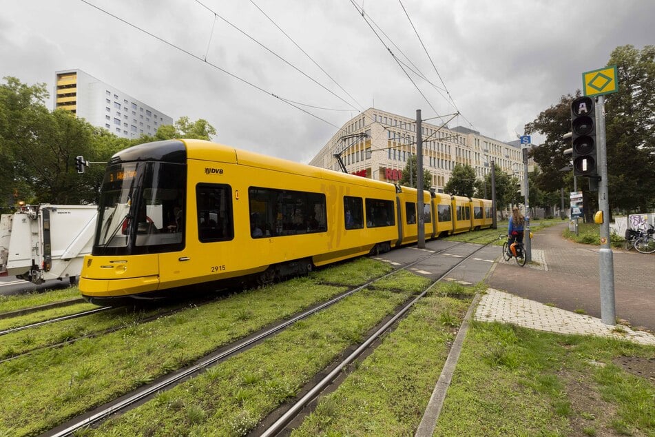 Die Straßenbahnen vom Typ "NGT DX" besitzen bereits das angepasste Farbkleid.