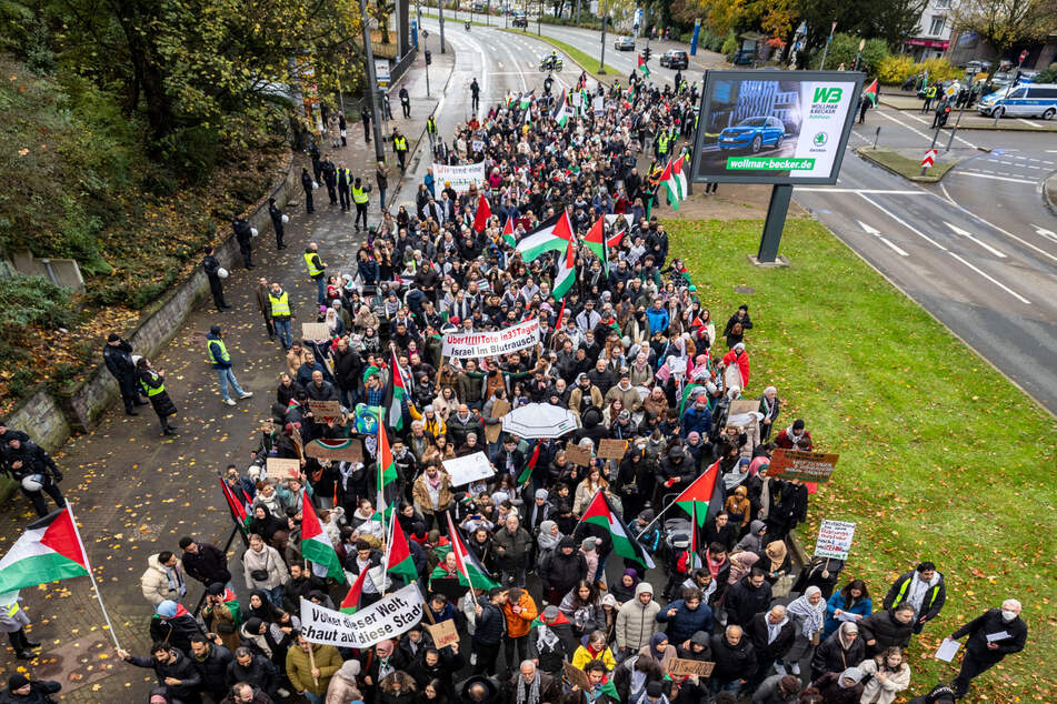 In Wuppertal kamen Tausende zusammen, um unter dem Motto "Stoppt den israelischen Vernichtungskrieg" zu demonstrieren.