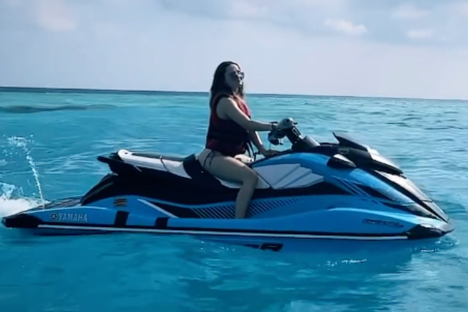 Davina Geiss (19) gönnte sich auf den Malediven eine Spritztour mit dem Jetski.