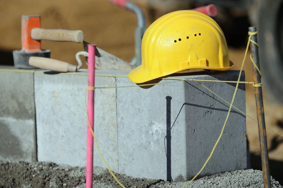 Immer mehr Ukrainerinnen und Ukrainer sind in Sachsen tätig. Die Menschen arbeiten unter anderem im Baugewerbe, im Handel und vor allem im verarbeitenden Gewerbe sowie im Gastgewerbe. (Symbolbild)