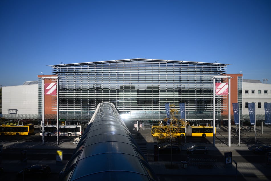 Vom Freistaat Sachsen bekommt der Dresdner Flughafen bis 2026 100 Millionen Euro. (Archivbild)