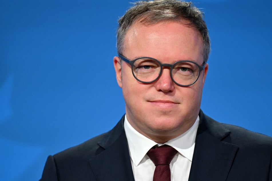 Thüringens Ministerpräsident Mario Voigt (48, CDU) droht der Verlust seines Doktortitels.