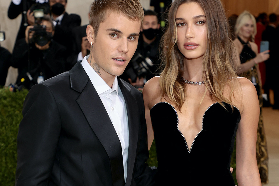 Justin Bieber (l.) and Hailey Bieber (r.) have been hit with new rumors that they are expecting their first child together.