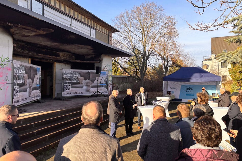Ministerpräsident Reiner Haseloff (71, CDU, M.) übergab feierlich die Fördermittel für die Sanierung.