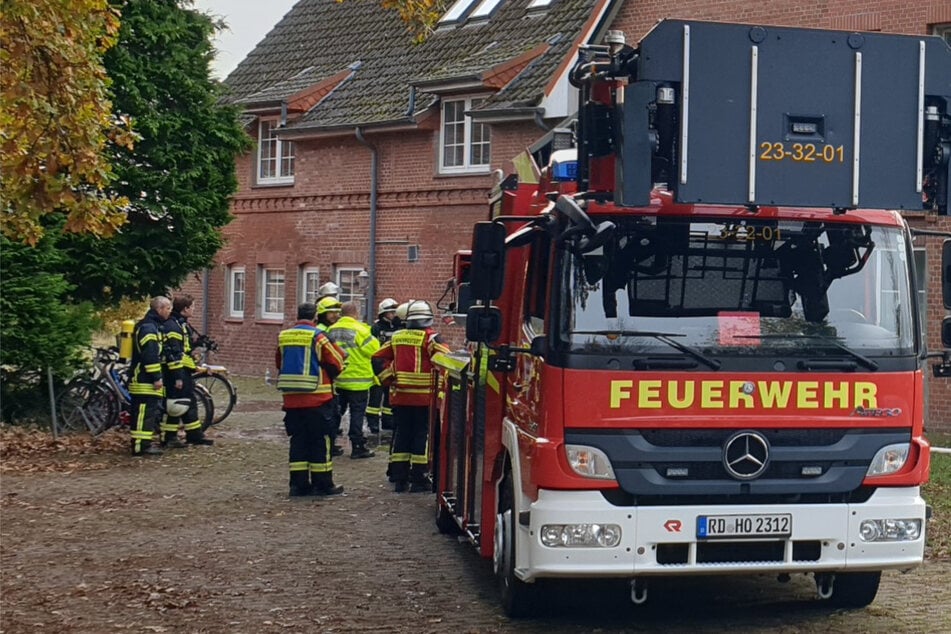 Feuerwehr findet leblose Person in Flüchtlingsunterkunft