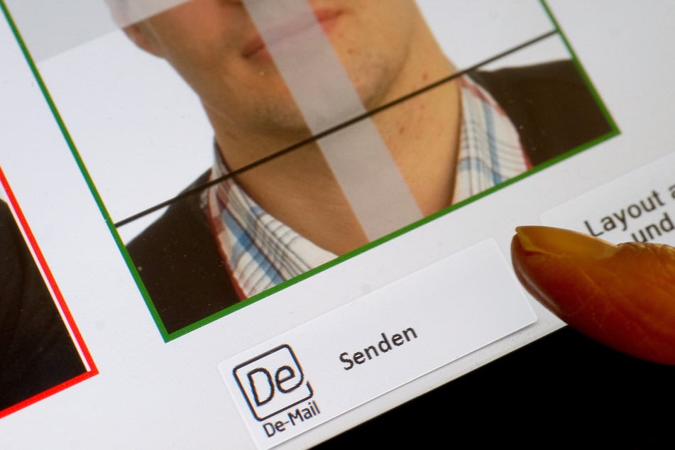 Papierfotos sind bei der Beantragung eines neuen Personalausweises oder Reisepasses ab sofort Geschichte.