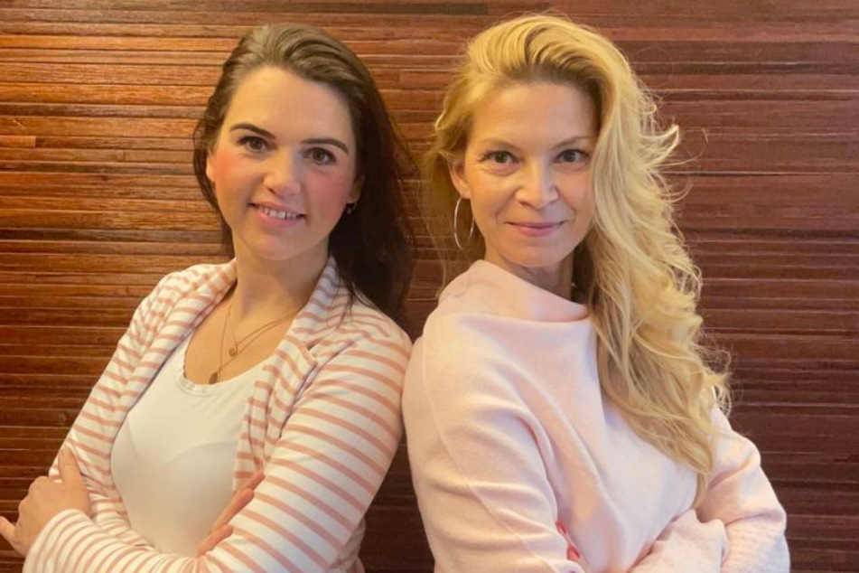 Die beiden Tanzlehrerinnen Janine Pötschke (35, l.) und Eva Herrmann (45) wollen in Dubai für Tanzfieber sorgen.