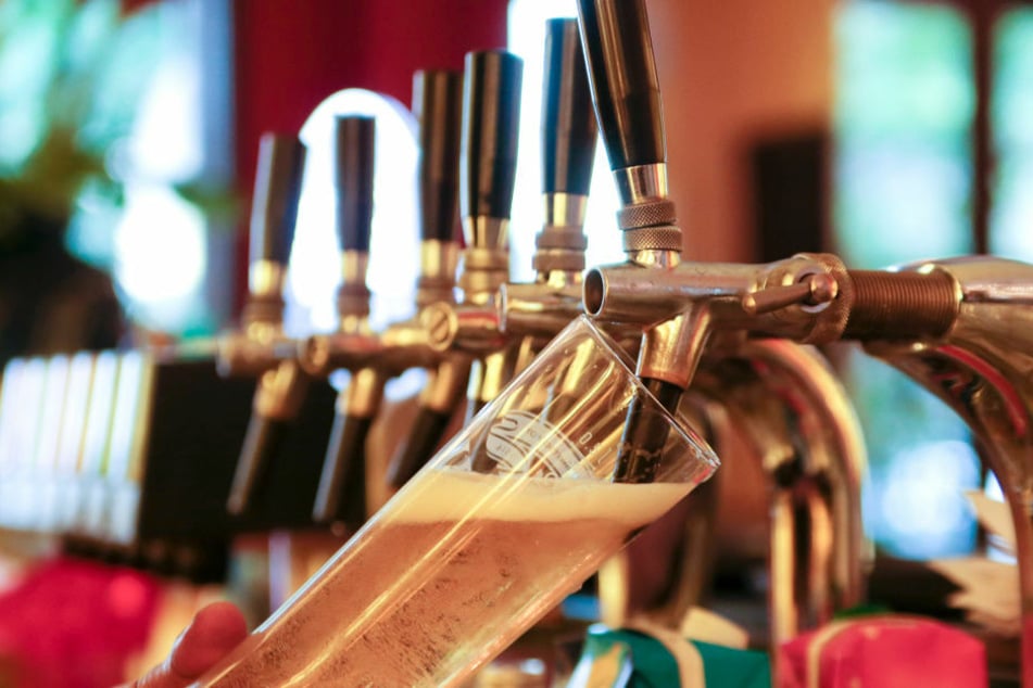 Droht den Berlinern jetzt doch eine nächtliche Sperrstunde, in der Alkohol weder ausgeschenkt noch verkauft werden darf? (Symbolfoto)