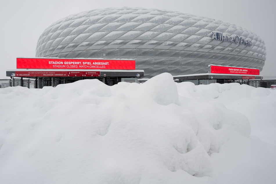 Das Spiel musste wegen des extremen Winter-Einbruchs in München verschoben werden und wird am Mittwoch nachgeholt.