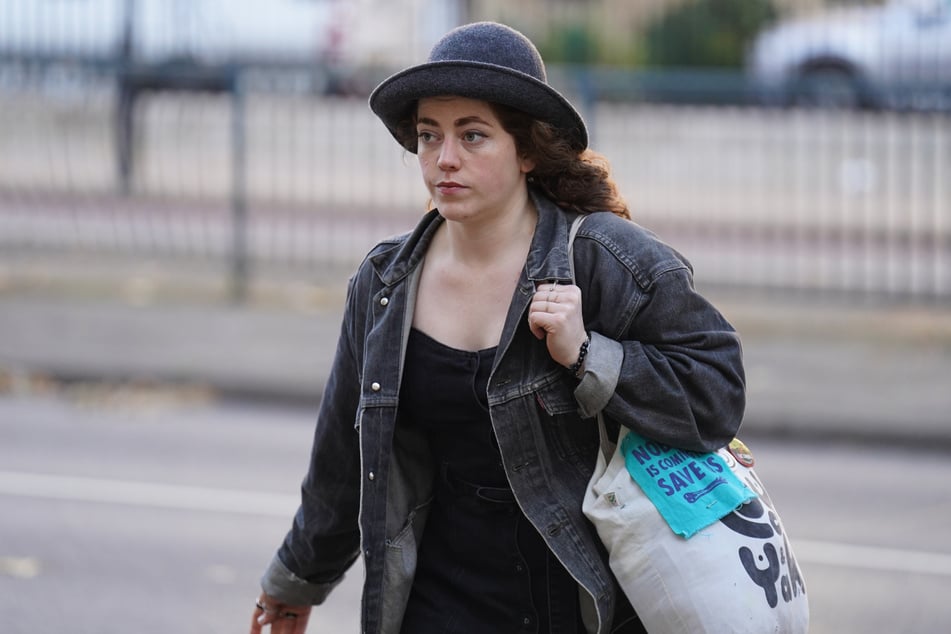 Emily Brocklebank (23) verteidigte ihre Attacke vor Gericht.