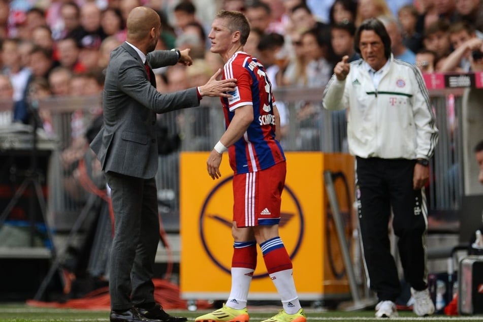 Während der Bundesliga 2014 musste der damalige Münchner Trainer Pep Guardiola (l.) mit Mannschaftsarzt Hans-Wilhelm Müller-Wohlfahrt (r.) zusammenarbeiten. (Archivbild)