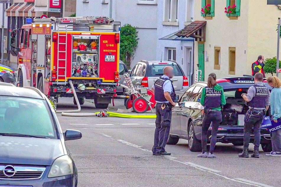 Die Polizei sicherte Spuren am Tatort. Die Ermittlungen laufen auf Hochtouren.