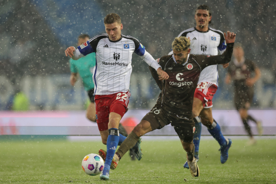 Bei dichtem Schneefall und eisigen Temperaturen in Hamburg teilten sich der FC St. Pauli und der HSV im 110. Stadtderby die Punkte.
