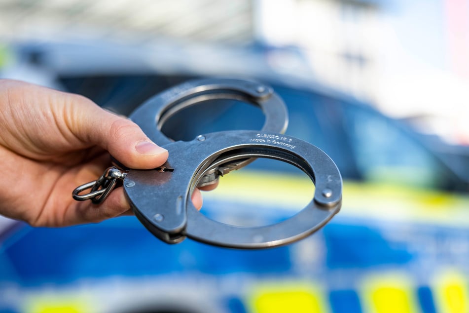 Die Polizei nahm den tatverdächtigen Ex-Partner (64) der 58-Jährigen nach einer Fahndung fest. (Symbolfoto)