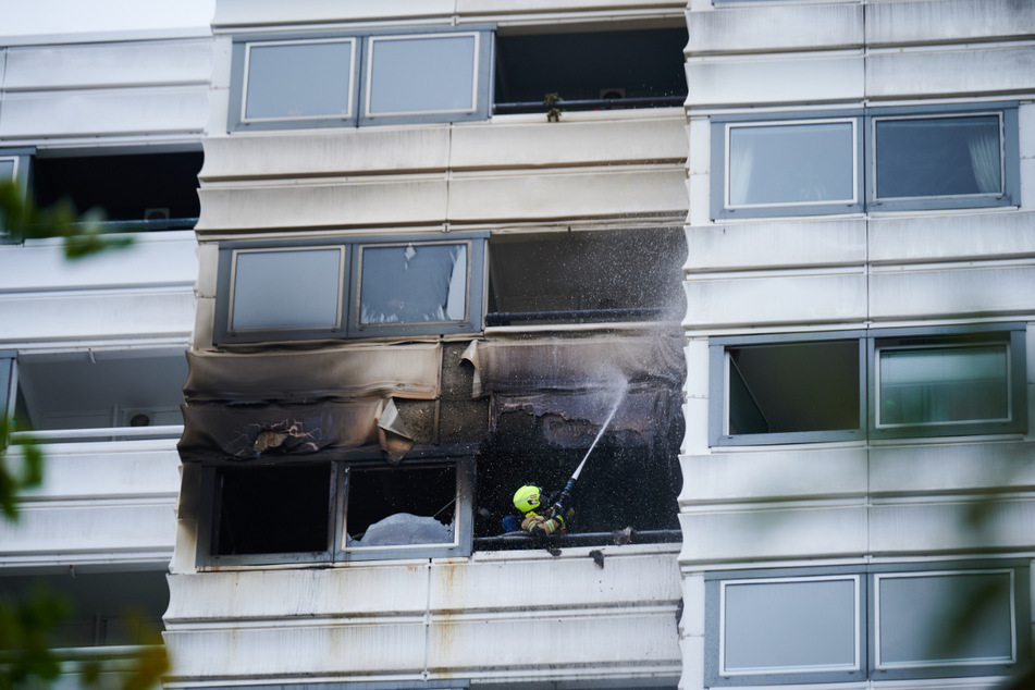 Der Wohnungsbrand brach im zwölften Stock des 15-stöckigen Gebäudes aus.