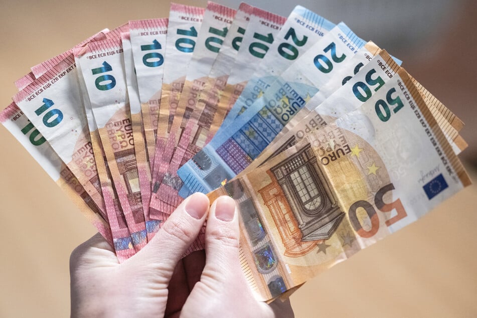 Wer Bürgergeld bezieht, erhält monatlich 563 Euro vom Amt. Für Kommunen sind die Kosten für Miete und Nebenkosten nicht unerheblich. (Symbolbild)