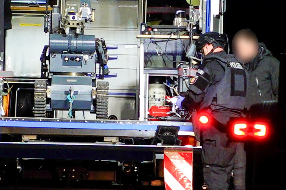 Am Samstagabend beschäftigte eine abgestürzte Drohne die Polizei im Kreis Rendsburg-Eckernförde.