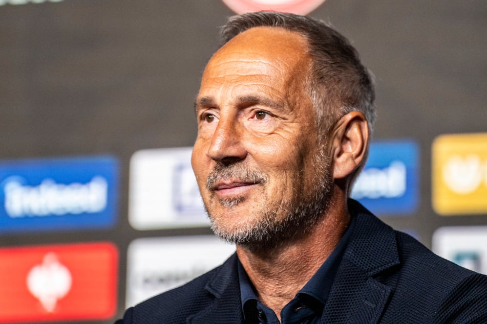 Trainer Adi Hütter (56) darf sich gleich in der ersten Hinrunde nach seiner Rückkehr zu Eintracht Frankfurt über einige harte Auswärtspartien freuen.
