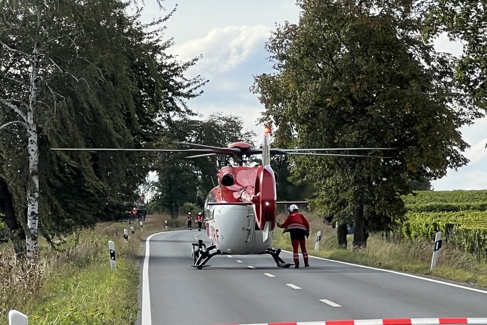 Gleich zwei Rettungshubschrauber mussten am Unfallort landen.