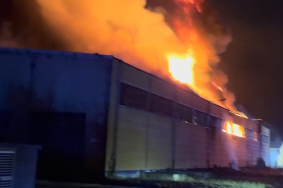 Das Feuer soll kurz vor Mitternacht ausgebrochen sein.