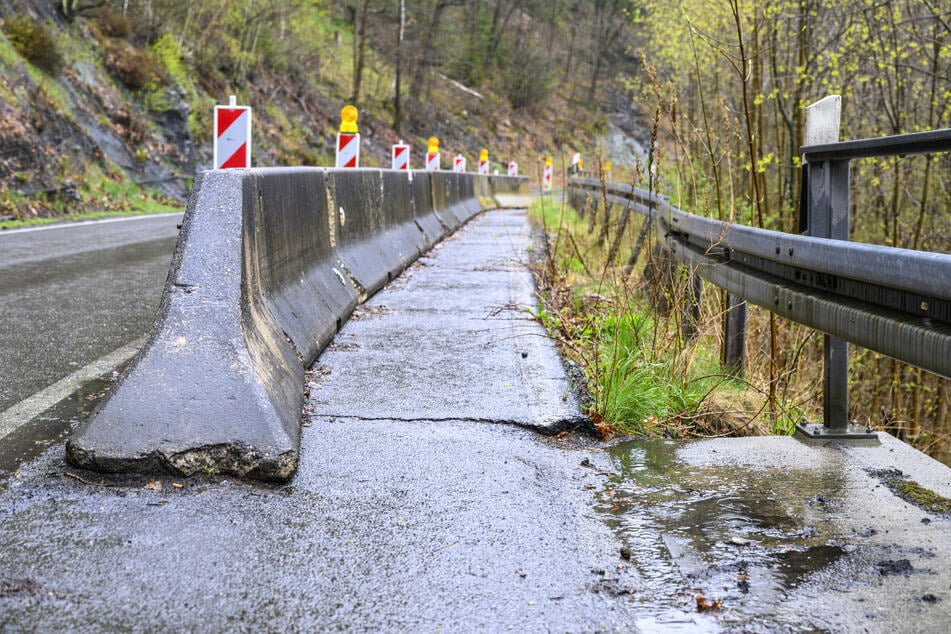 Straßenschäden nach hartem Winter im Erzgebirge, aber kein Geld: Sperrungen drohen!