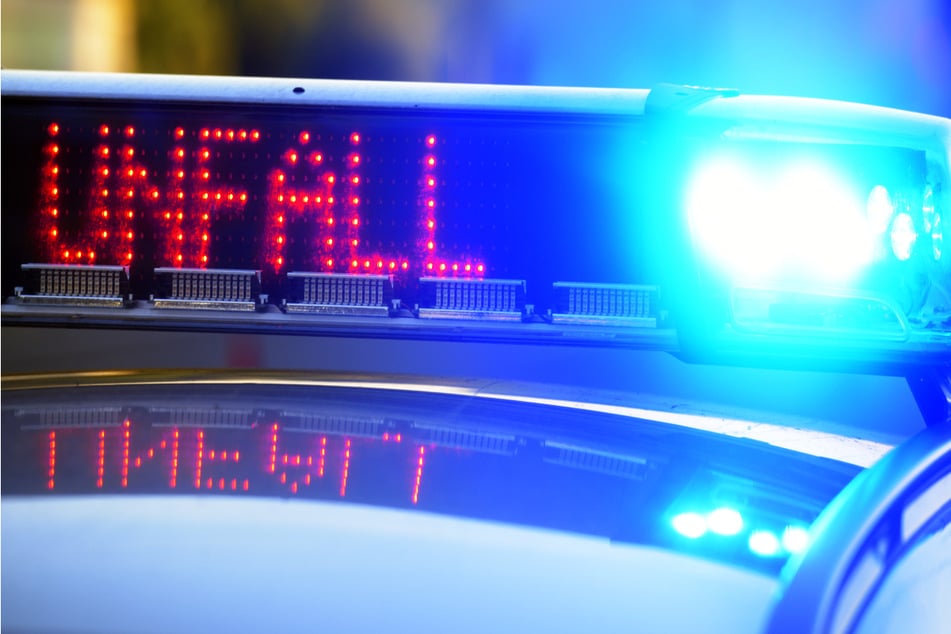Die Polizei ermittelt zur Unfallursache. (Symbolbild)