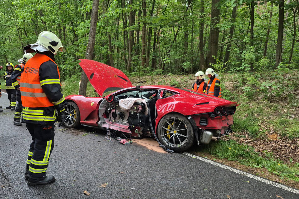 Der Ferrari erlitt einen Totalschaden.