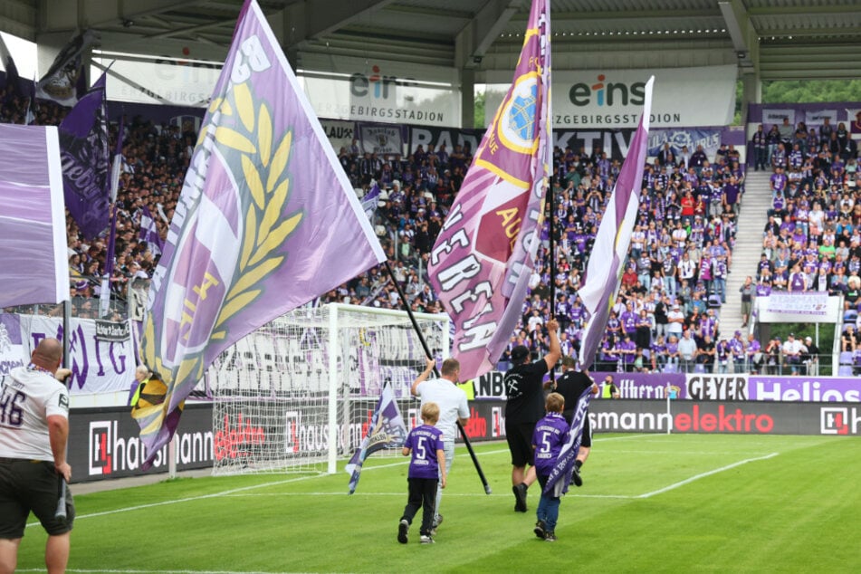 Ausverkauftes Haus, eine grandiose Atmosphäre, ein guter kämpferischer Auftritt: Ganz Aue war mit dem 0:0 gegen Hansa Rostock einverstanden.