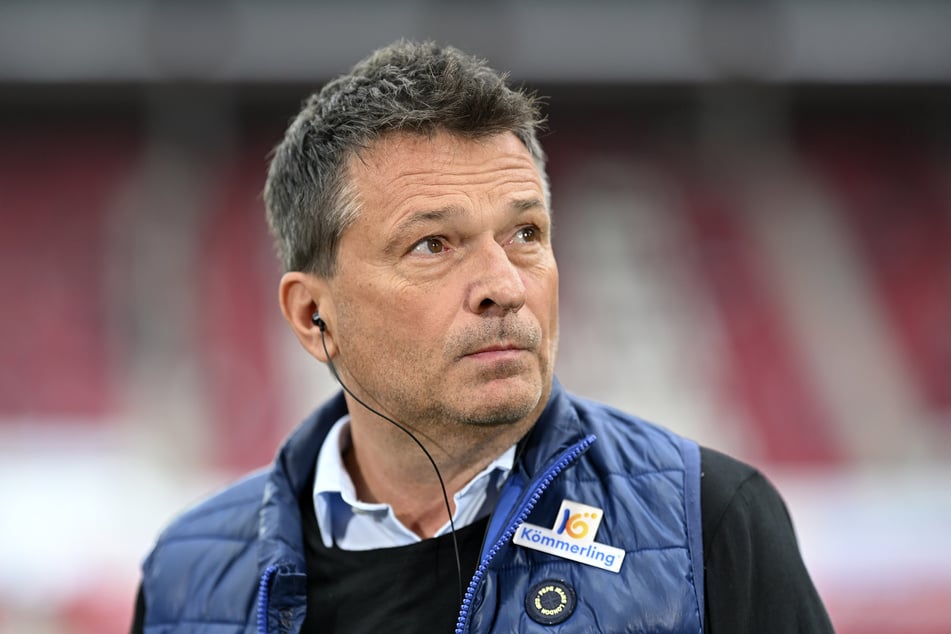 Christian Heidel (62) ist stinksauer: Das Pokalspiel in Dresden wird nicht verlegt.