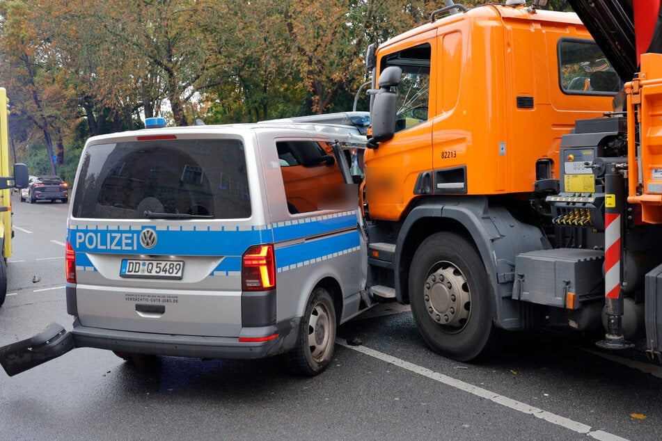 Polizei-Crash auf der Kreuzung Zschopauer Straße/Wartburgstraße in Chemnitz!