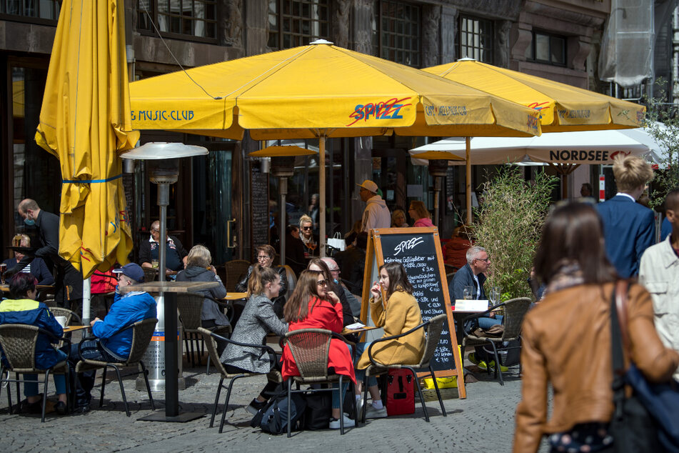 Spontan einen Kaffee am Markt trinken, ohne sich vorher beim Testzentrum anstellen zu müssen? Das ist ab Mittwoch wieder möglich.