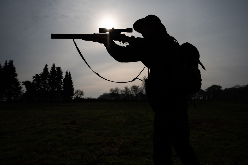 Im Jerichower Land jagten zwei Jäger im volltrunkenen Zustand. (Symbolbild)