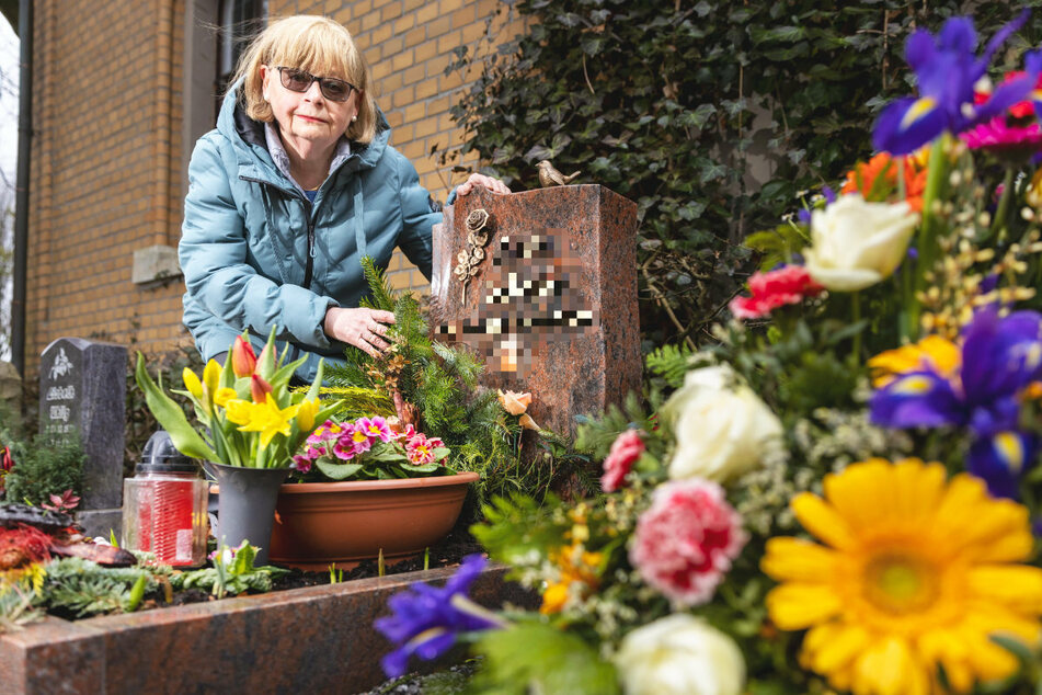 Karin Fischer (68) findet keine Ruhe in der Trauer um ihre an Corona verstorbene Mutter.