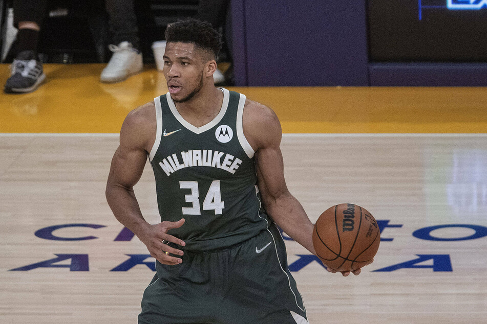 NBA: Bucks bounce back with a big home win over the Hornets