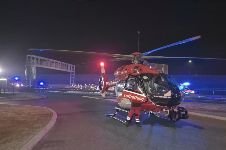 Ein Intensivtransporthubschrauber aus Berlin brachte den Verletzten anschließend in ein Berliner Unfallkrankenhaus.