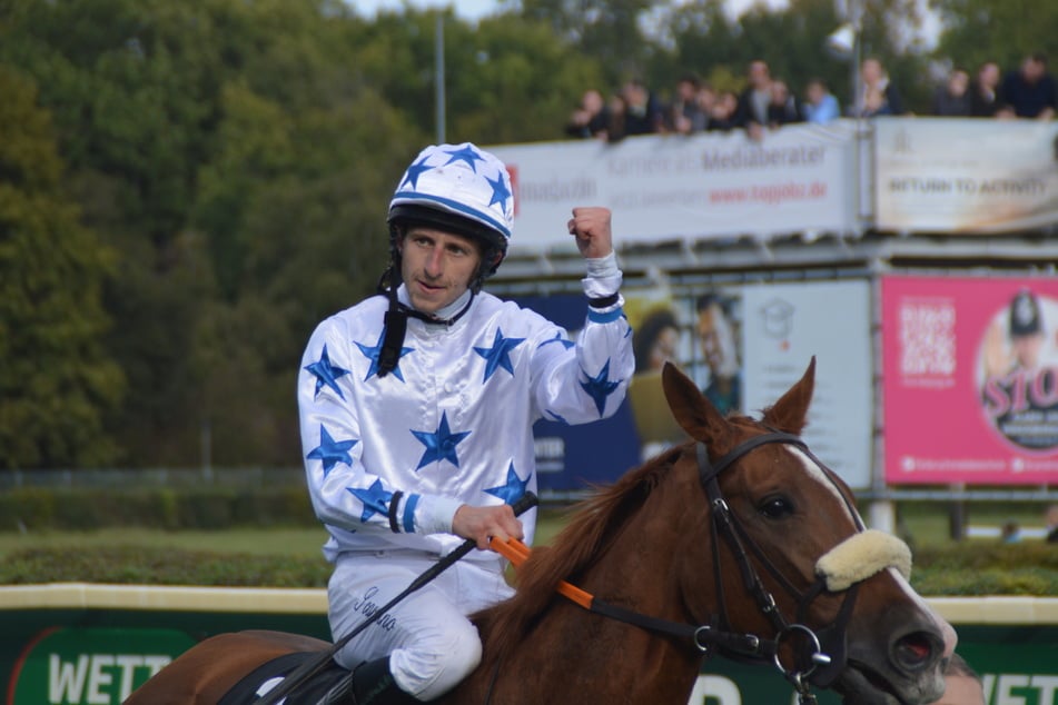 "Indian Sunset" gewann mit Jockey Tommaso Scardino (28) das dritte Rennen.