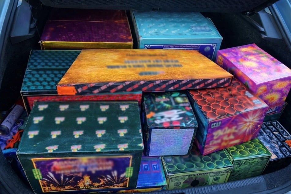 Für die Feuerwerkskörper hatten die Tatverdächtigen keine Genehmigung.