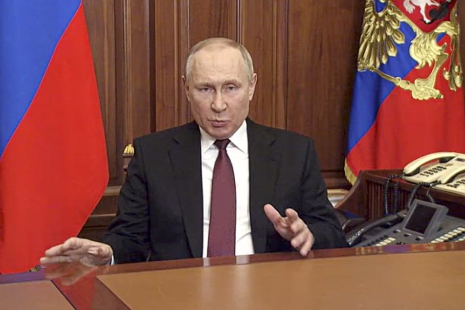 In einer Fernsehansprache rechtfertigte Wladimir Putin (69) die Invasion mit der Behauptung, der Angriff sei notwendig, um die Zivilbevölkerung in der Ostukraine zu schützen.