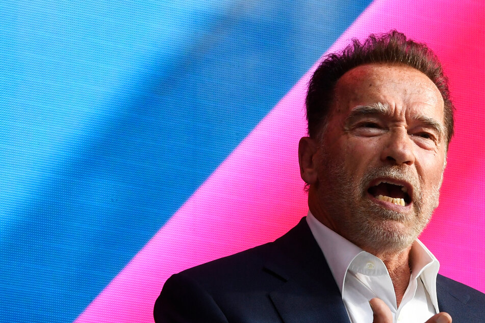 Schwarzenegger richtet sich an russische Soldaten und erzählt, wie der Krieg seinen Nazi-Vater brach!
