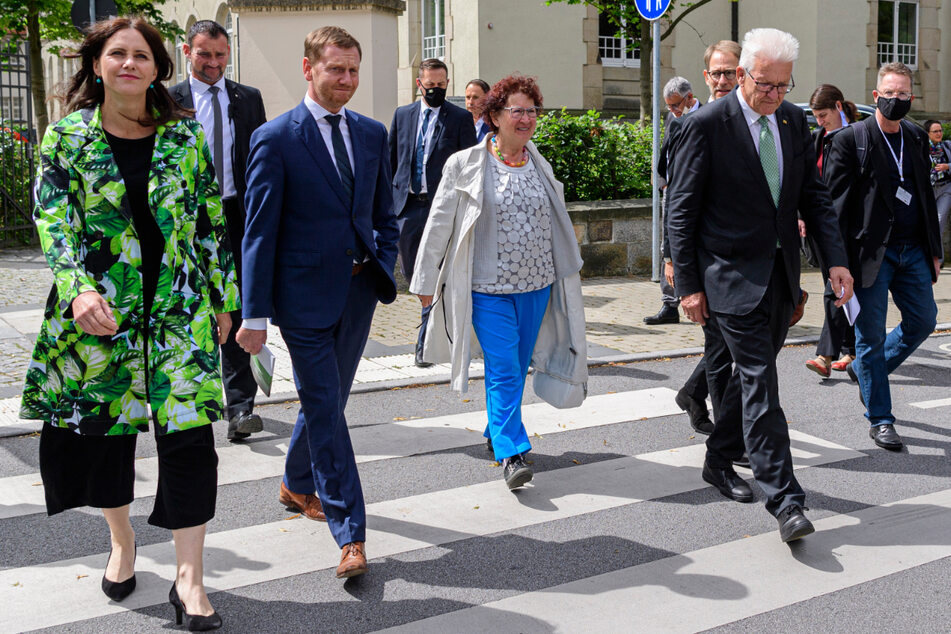 Kretschmann Zu Besuch In Sachsen Wie Bleiben Junge Leute Auf Dem Land Tag24